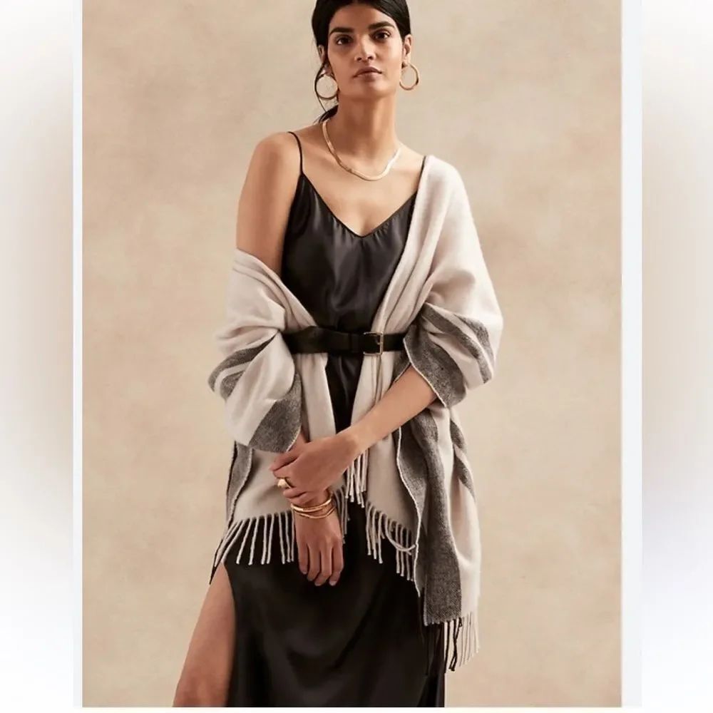Banana Republic ESSENTIAL Cream Gray Stripe Wool Blend Tassel Edge Poncho Shawl